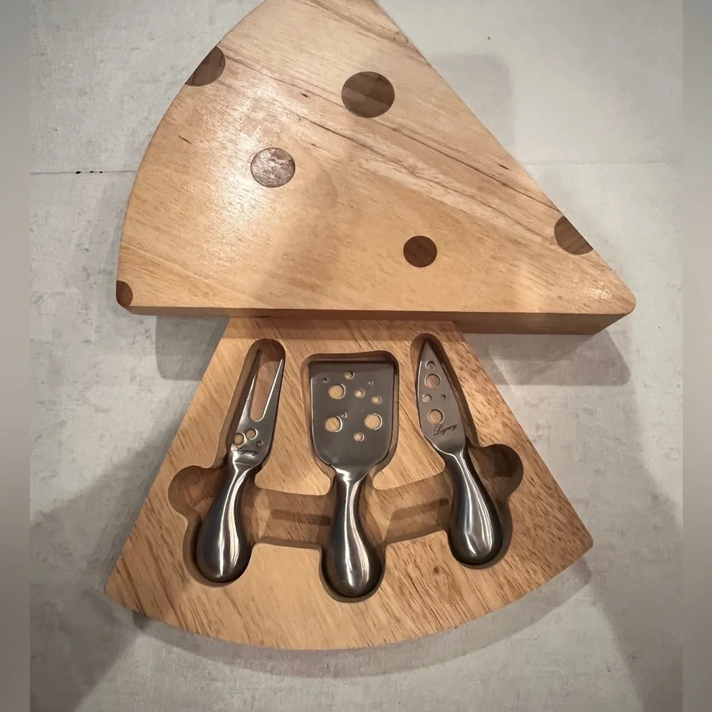 Wooden Cheese-Shaped Cutting Board and cheese knife set. So Cute!